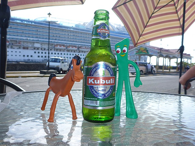 And, as always, and this time most deservedly, we stop for a local brew before getting back on the ship. Pokey and Gumby shared their beer with us...such good traveling companions!